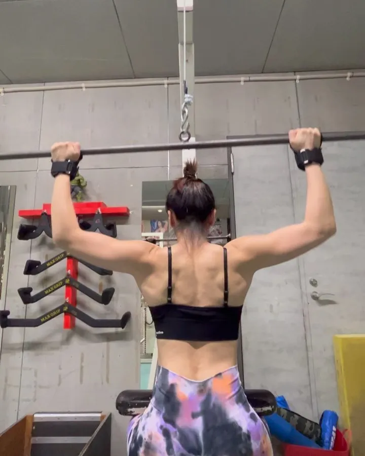 昨晩の須藤選手トレーニング❗️パーソナルジムカナトスにポージ...